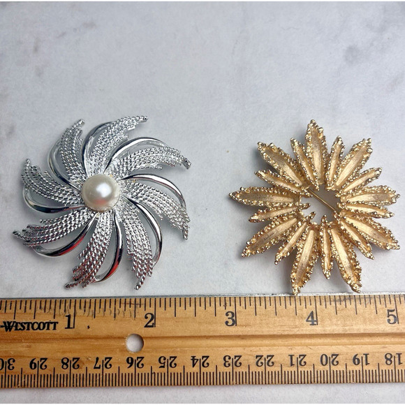Vintage Starburst Swirl Brooches Gold & Silver Tone Pearl Avon Sarah Coventry - Picture 5 of 11